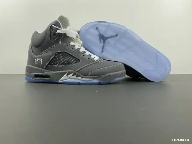 Grey Air Jordan Wolf Retro 136027-005 5 0516